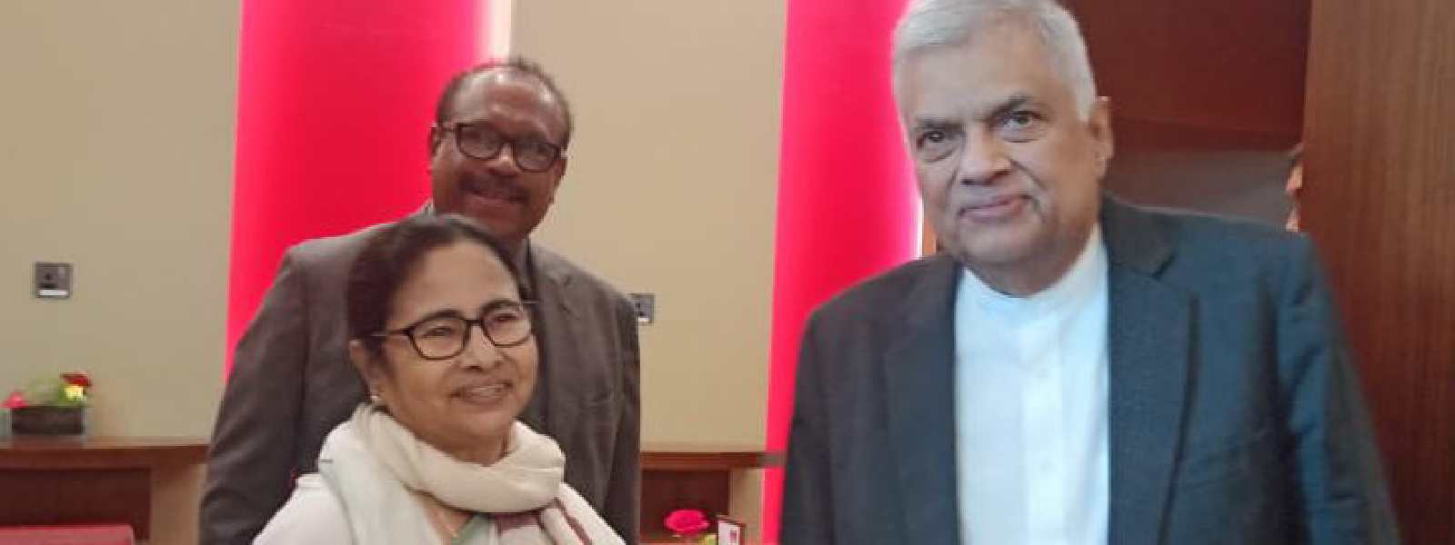 Ranil meets Mamata in Dubai while heading to Cuba